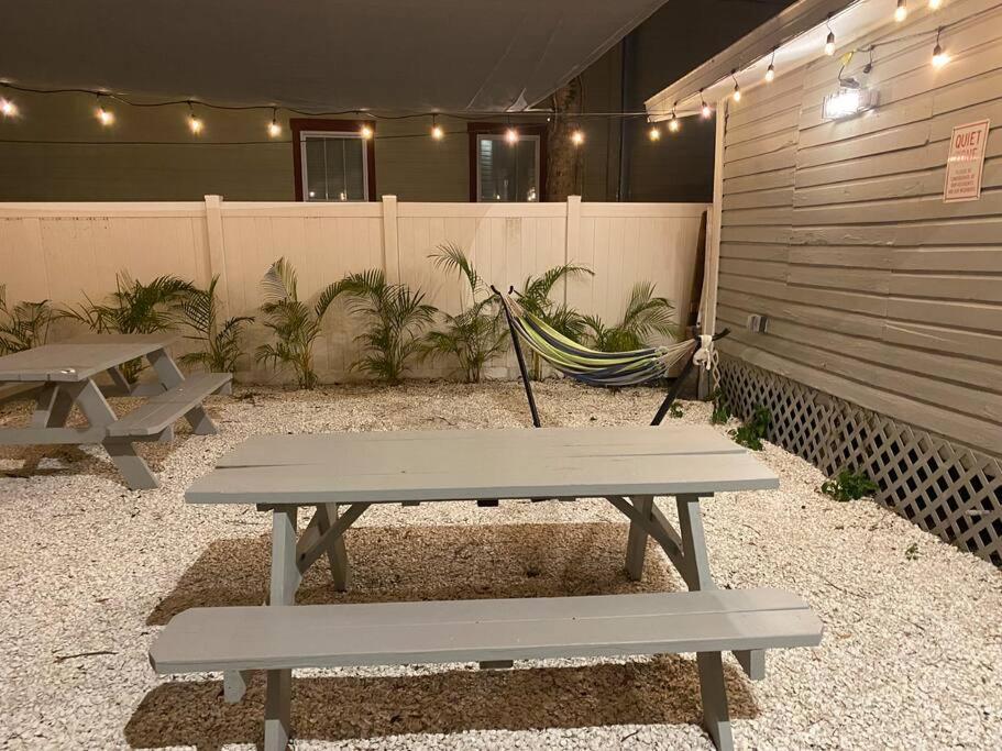Contemporary 1-Bedroom Private Bungalow Walk To Armature & Riverwalk Tampa Exterior foto